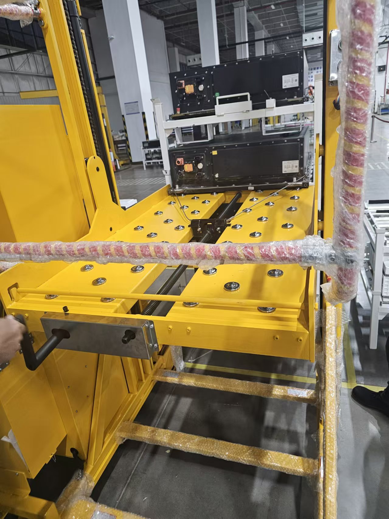 儲(chǔ)能設(shè)備電動(dòng)液壓服務(wù)車